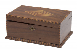 1008.  Caja con marquetería romboidal, S. XIX.