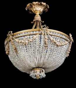 709.  Lámpara en cristal y bronce de estilo Luis XVI, 