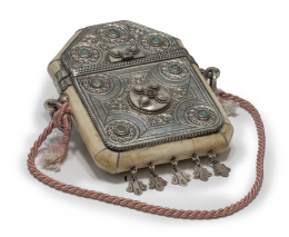 540.  Porta documentos en hueso y plata con cordoncillo rosa.Trabajo marroquí, S. XIX.