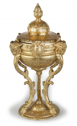 1279.  Copa con tapa de metal dorado, Trabajo francés, ff. del S. XIX - pp. del S. XX.