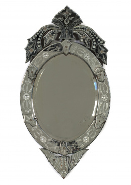 1471.  Espejo en cristal de Murano, con decoración al ácido.Trabajo veneciano, pp. del S. XX..