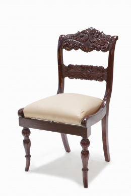 972.  Silla Reina Gobernadora en madera de caoba, tallada.Trabajo español, h. 1830.