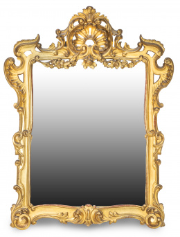 1062.  Espejo de madera tallada y dorada.Trabajo español, pp. del S. XVIII.