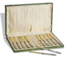 504.  Juego de doce cuchillos para melón en plata y plata vermeil.Probablemente franceses, pp. S. XX.