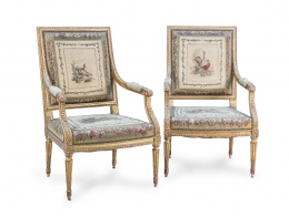 1304.  Pareja de sillas de brazos de estilo Luis XVI de madera tallada y dorada, con tapicería de Aubusson.Trabajo francés, S. XIX.