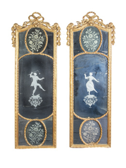 1308.  Pareja de espejos de vidrio plano grabado a rueda y marco de madera tallada, estucada y dorada.S. XIX.