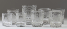444.  Lote de ocho vasos de recuerdo de cristal grabado al ácido.La Granja, S. XIX.
