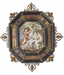 484.  "La expulsión del Paraíso"Placa octogonal de cerámica esmaltada, siguiendo a la manufactura de Nápoles, con un marco octogonal de madera ebonizada, bronce aplicado, grabado y piedras en cabujón.Samson, segunda mitad del S. XIX.
