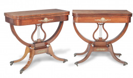617.  Par de mesas de juego regency de madera de caoba.Trabajo inglés, h. 1820-30.