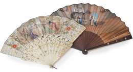 631.  Lote de dos abanicos: uno con varillaje de hueso y oro y escena galante, Francia, S. XIX; y otro con varillaje de madera con pequeñas caracolas y escenas de aves, pp. del S. XX.