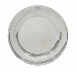 643.  Plato de plata en su color.Joaquín Dávila, Méjico, S. XIX.