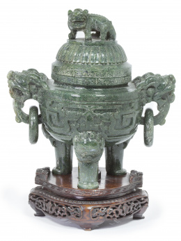 657.  Incensario en jade en color verde "espinaca".China, S. XIX.