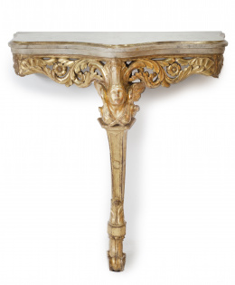 655.  Consola de madera tallada, estucada y dorada, con la cabeza de un indio tallada y tapa pintada.Trabajo italiano, pp. del S. XVIII.