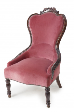 667.  Butaca "ocasional" de madera tallada.Francia, mediados del S. XIX.