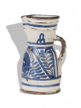 477.  Jarro de Santiago  de cerámica esmaltada en azul cobalto de decoración vegetal.Toledo, S. XVI.