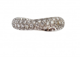 138.  Doble sortija POMELLATO de forma sinuosa, cuajada cada una de las dos sortijas que la componen respectivamente de brillantes y zafiros amarillos