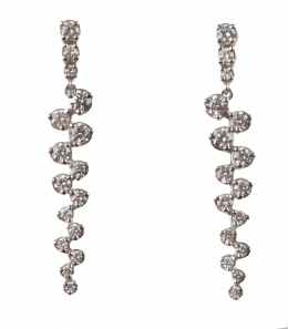 227.  Pendientes largos de brillantes en zig-zag que componen racimo