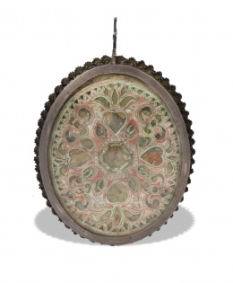 467.  Relicario con marco en plata rematado a cordoncillo; anverso con "San Jerónimo pintado" y reverso con trabajo de papel recortado y coloreado.S. XVIII.