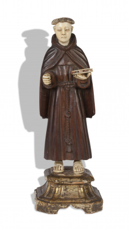 617.  Santo en marfl con cuerpo de madera posterior.Trabajo indo-portugués, S. XIX.