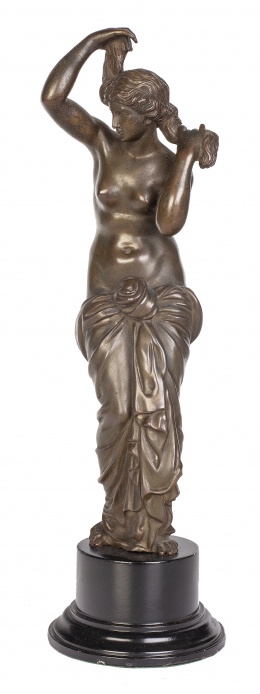 593.  Venus Anadyomene.Escultura en bronce patinado.Quizás taller de Sabatino de Angelis, Nápoles, Grand Tour, S. XIX.