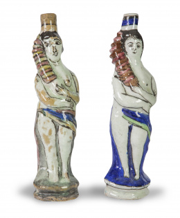 736.  Pareja de jarrones de porcelana esmaltada con forma de diosas griegas de la fortuna, sosteniendo cornucopias.Dinastía Qajar, Persia, ff. del S. XIX - pp. del S. XX.