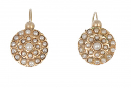 47.  Pendientes rosetón S. XIX de símil perlas