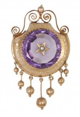 74.  Broche S. XIX de amatista circular con pequeña perla central en marco de estrella, en marco a modo de escudo 