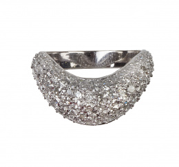 237.  Sortija de brillantes en frente sinuoso bombée