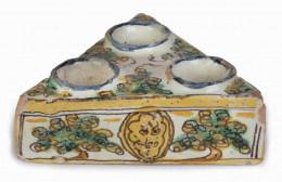 848.  Especiero de cerámica esmaltada de la serie policroma.Talavera-Puente del Arzobispo, S. XVIII.