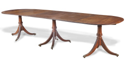 719.  Mesa de comedor en madera de caoba.Trabajo inglés, S. XX.