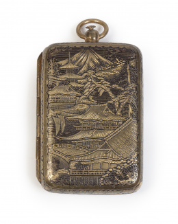 1119.  Portamonedas japonés de estilo Komai en metal dorado adamascadoJapón, periodo Edo, S. XIX