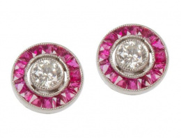 100.  Pendientes de ojo de perdiz Art-Decó con brillantes centrales rodeados de rubíes