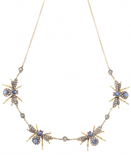 124.  Collar con centro de cuatro moscas de zafiros y diamante, unidas por cabuchos de brillantes
