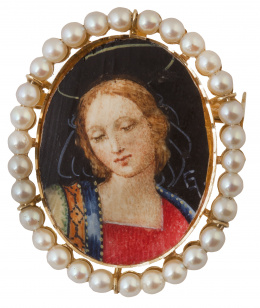 142.  Broche-colgante con con dama pintada sobre marfil siguiendo modelos de Rafael