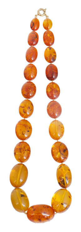 184.  Collar de un hilo de ámbar de cuentas de tamaño creciente hacia el centro