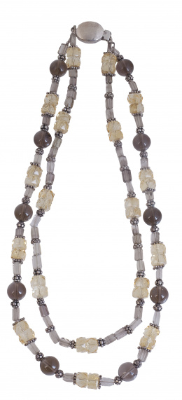 364.  Collar de dos hilos de cuazos citrinos facetados y cuarzos ahumazos prismáticos
