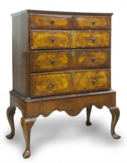 714.  Highboy de estilo Reina Ana de madera de nogal y otras maderas.Inglaterra, S. XIX.