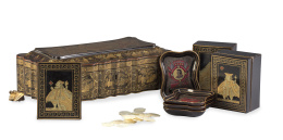 687.  Caja de juego en madera lacada y dorada.Trabajo cantonés para la exportación, h. 1850.
