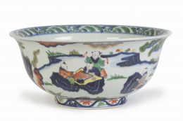 985.  Cuenco en porcelana esmaltada.China, S. XX.
