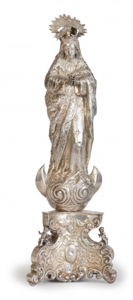 579.  "Inmaculada".Plata con alma de madera.España, S. XVIII.