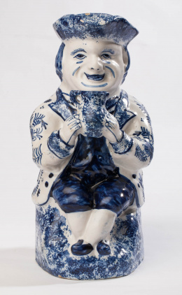 1098.  "Toby-jug" en cerámica esmaltada en azul y blanco.Delft, S. XIX.