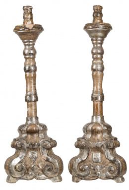 529.  Pareja de hacheros en madera tallada y corleada. España, S. XVIII.