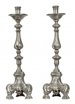 592.  Pareja de hacheros de estilo barroco de estaño.España, S. XX.