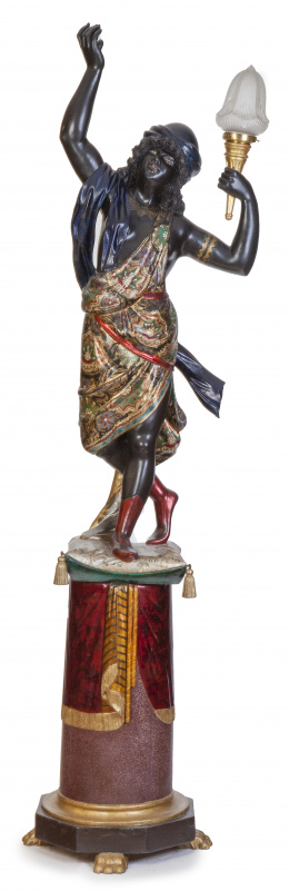 1048.  “Blackamoore” en madera tallada y lacada sobre peana.Trabajo veneciano, S. XIX.
