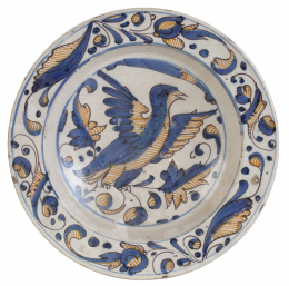 898.  Plato de cerámica esmaltada de la serie tricolor.Talavera, S. XVII.