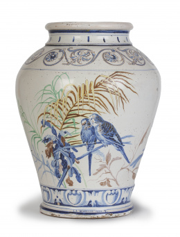539.  Orza en cerámica con decoración de aves.Fábrica de la Moncloa, firmado y fechado 1888.