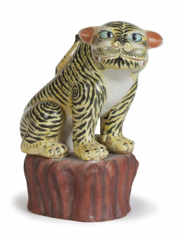 989.  Tigre kakiemon de porcelana esmaltada. Sigue modelos del S. XVII.Japón, periodo Meiji, h. 1900.