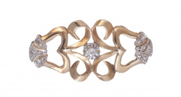 130.  Prog. 58931. Broche años 40 con diamantes en diseño simétrico de cintas entrelazadas
