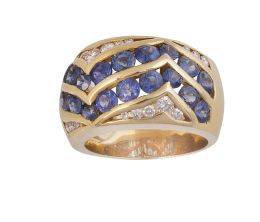 379.  Sortija ancha bombée con zafiros y brillantes en bandas angulares en zig-zag