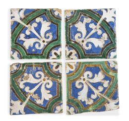644.  Cuatro azulejos de cerámica de arista esmaltados en verde, azul, negro y blanco.S. XVIII.